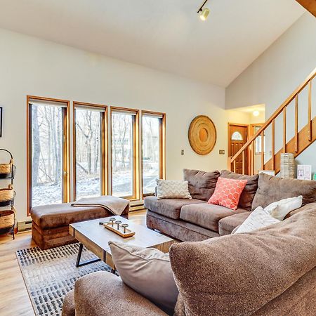 Poconos Home With Private Spa And Fire Pit Long Pond Esterno foto