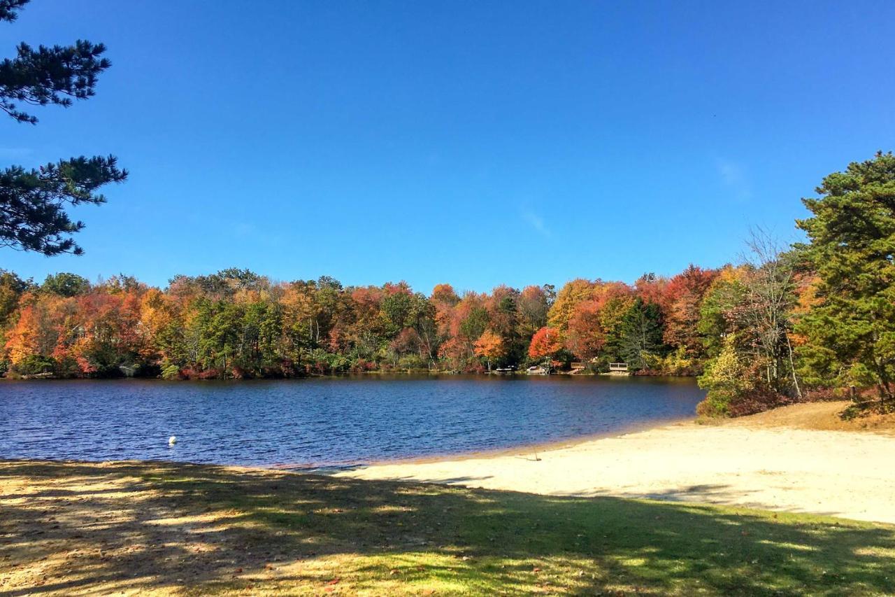 Poconos Home With Private Spa And Fire Pit Long Pond Esterno foto