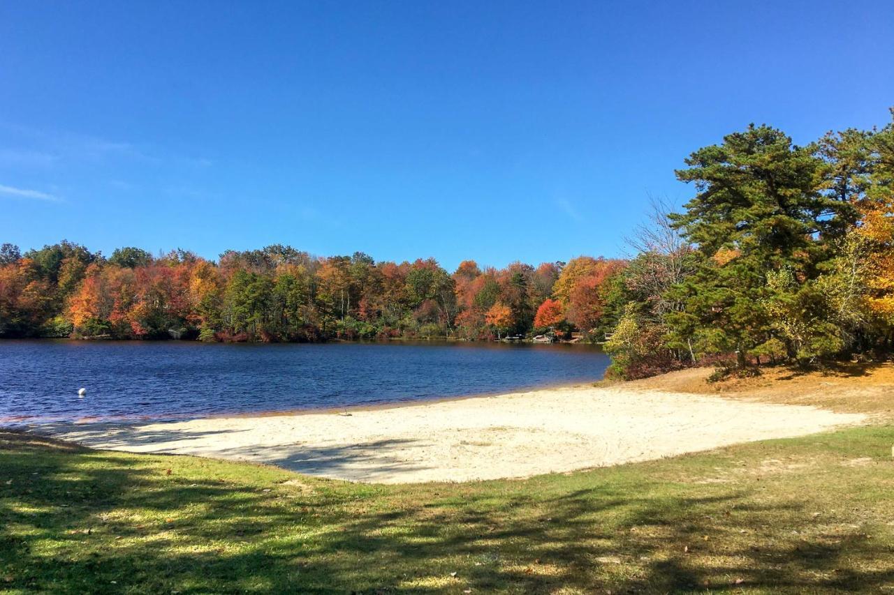 Poconos Home With Private Spa And Fire Pit Long Pond Esterno foto
