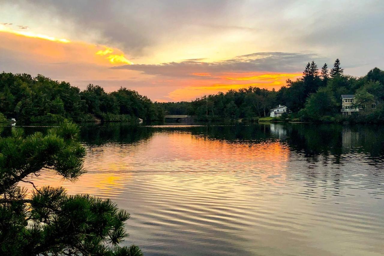 Poconos Home With Private Spa And Fire Pit Long Pond Esterno foto