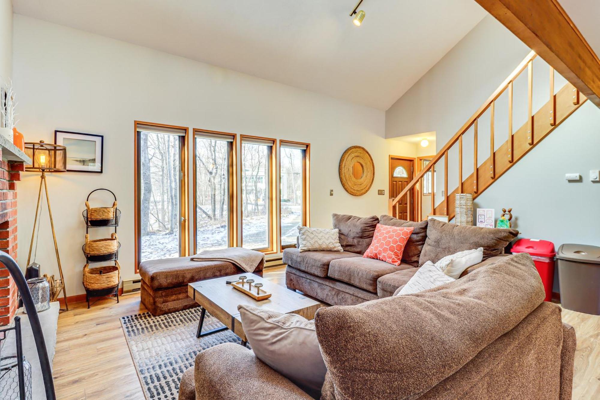 Poconos Home With Private Spa And Fire Pit Long Pond Esterno foto