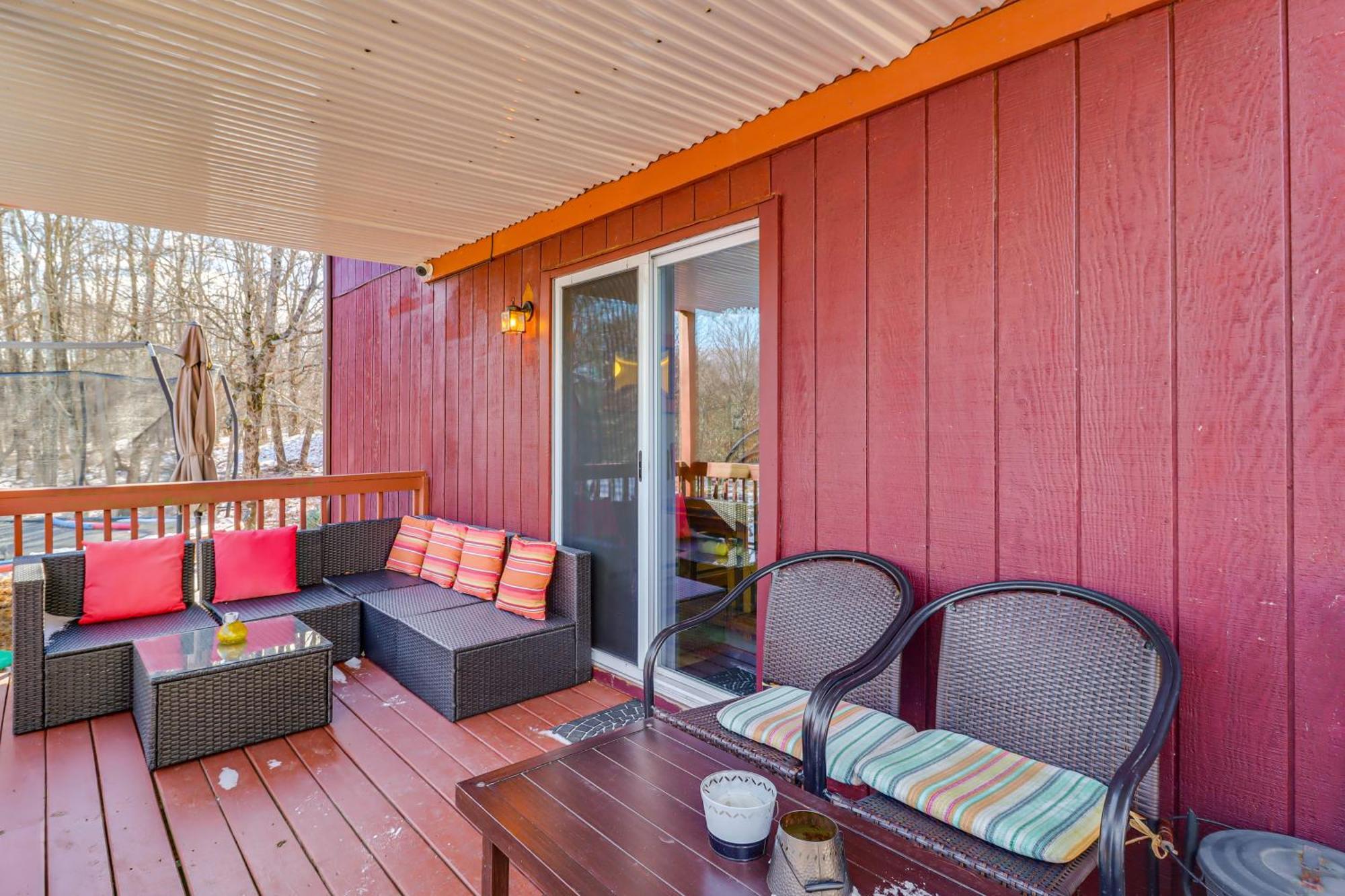 Poconos Home With Private Spa And Fire Pit Long Pond Esterno foto