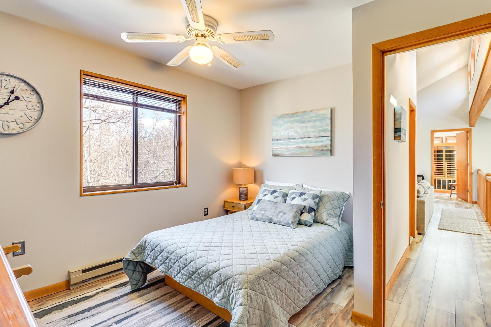 Poconos Home With Private Spa And Fire Pit Long Pond Esterno foto