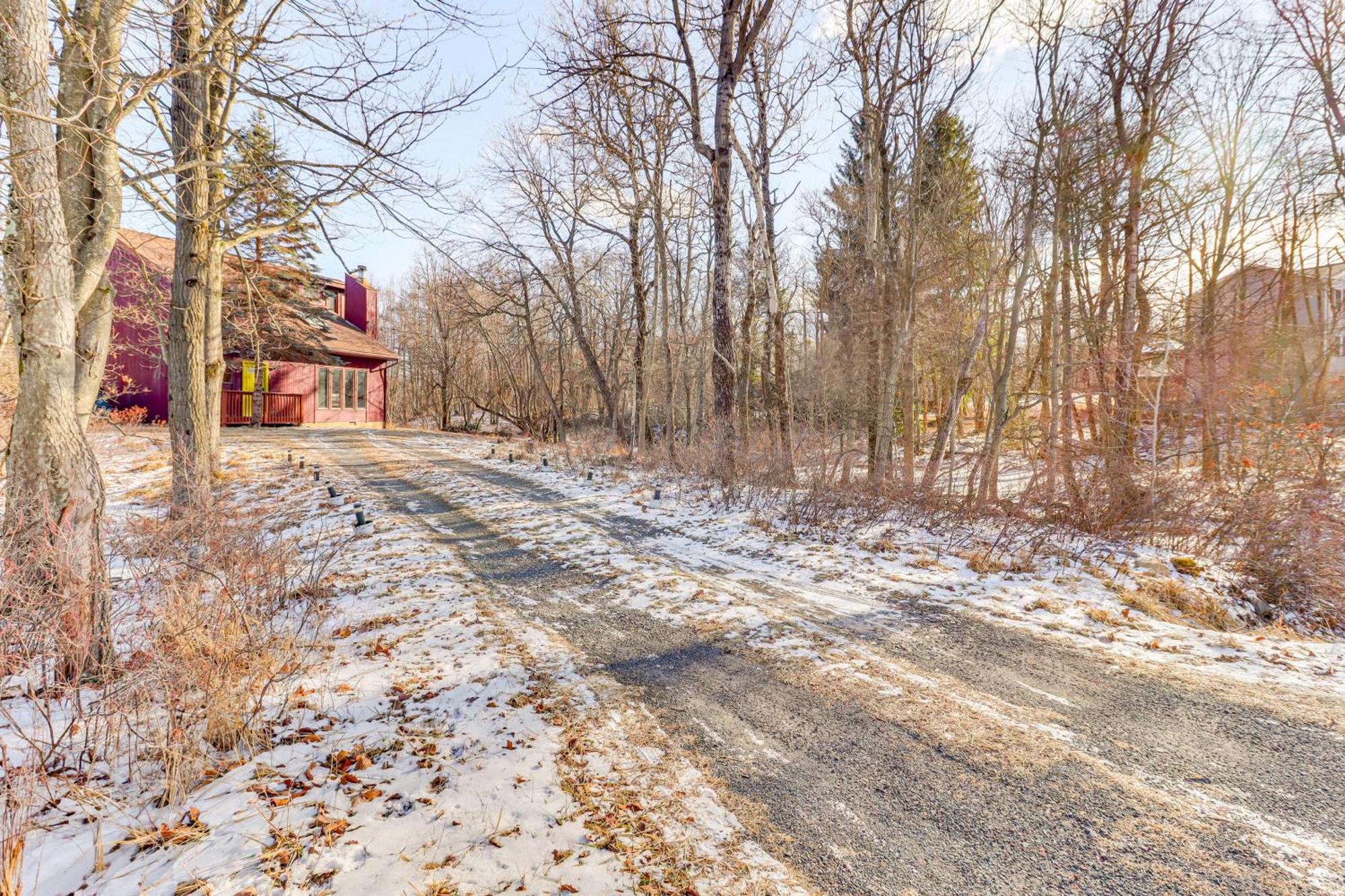 Poconos Home With Private Spa And Fire Pit Long Pond Esterno foto