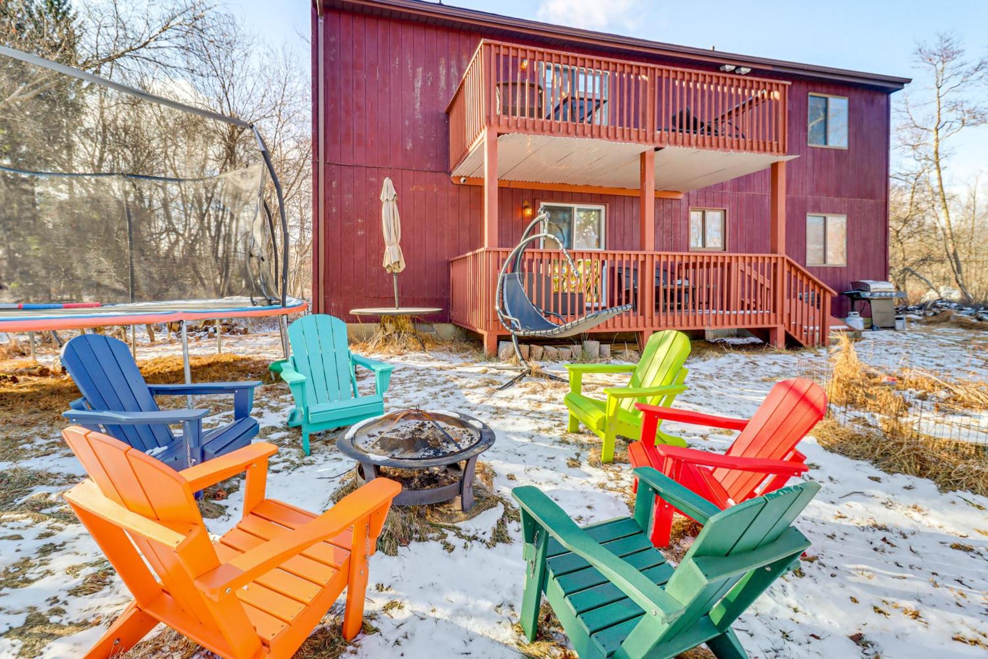 Poconos Home With Private Spa And Fire Pit Long Pond Esterno foto