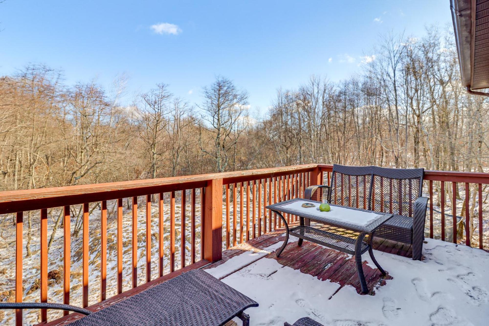 Poconos Home With Private Spa And Fire Pit Long Pond Esterno foto