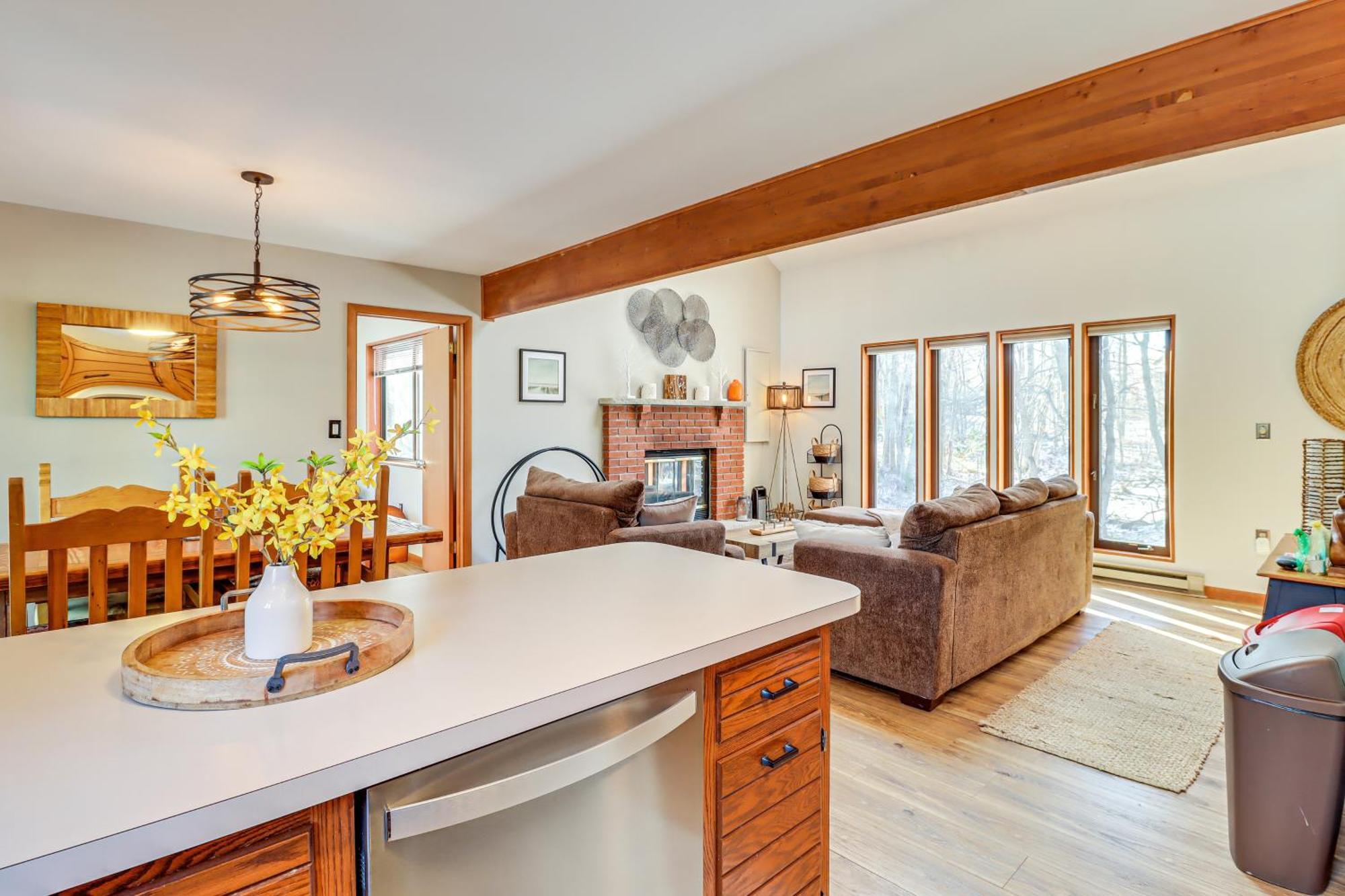 Poconos Home With Private Spa And Fire Pit Long Pond Esterno foto