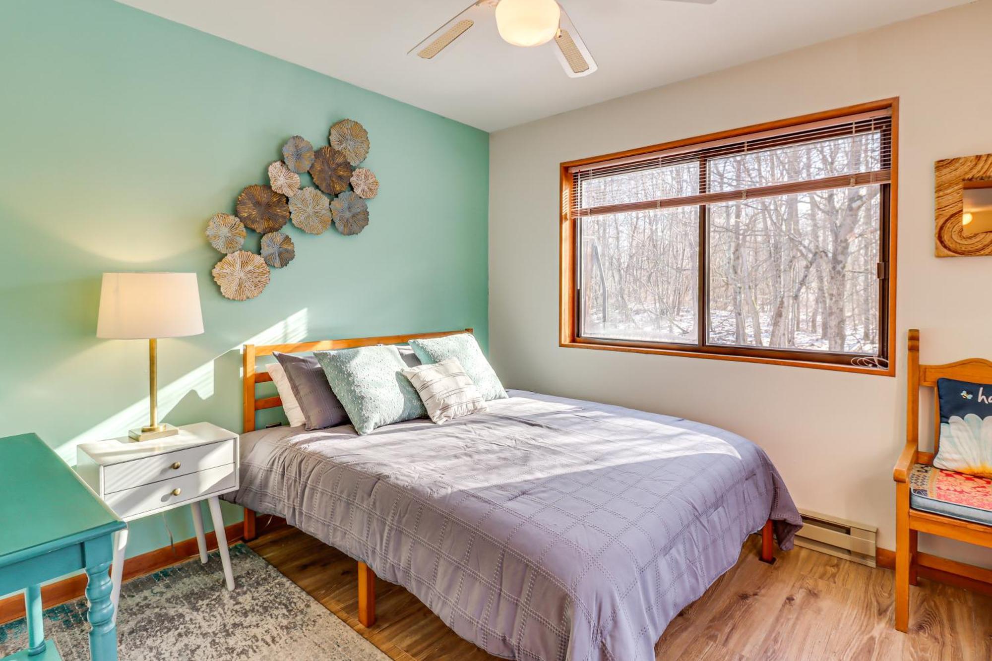 Poconos Home With Private Spa And Fire Pit Long Pond Esterno foto