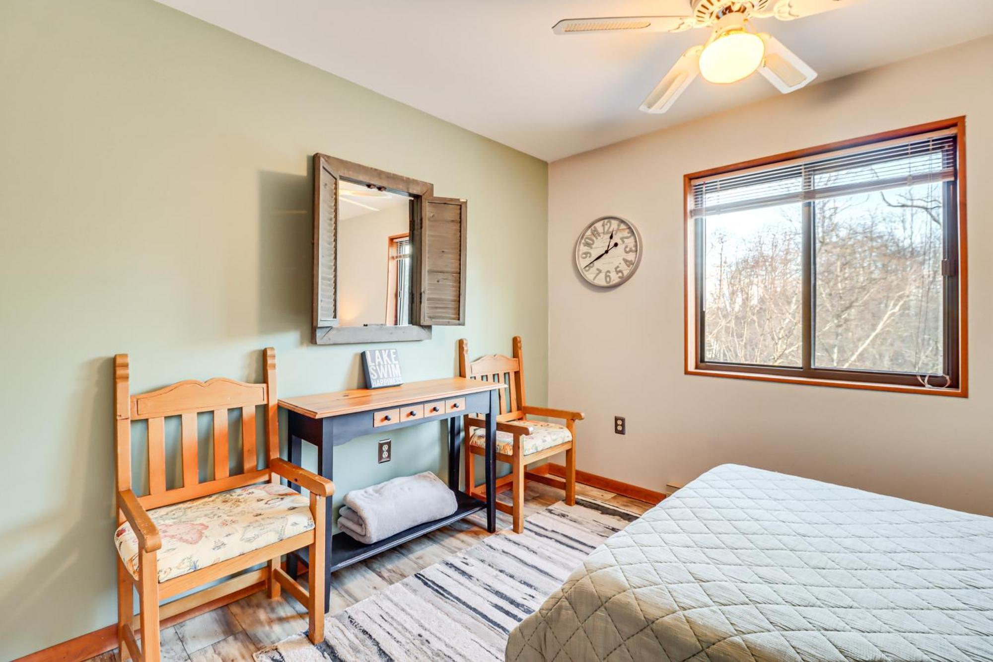Poconos Home With Private Spa And Fire Pit Long Pond Esterno foto