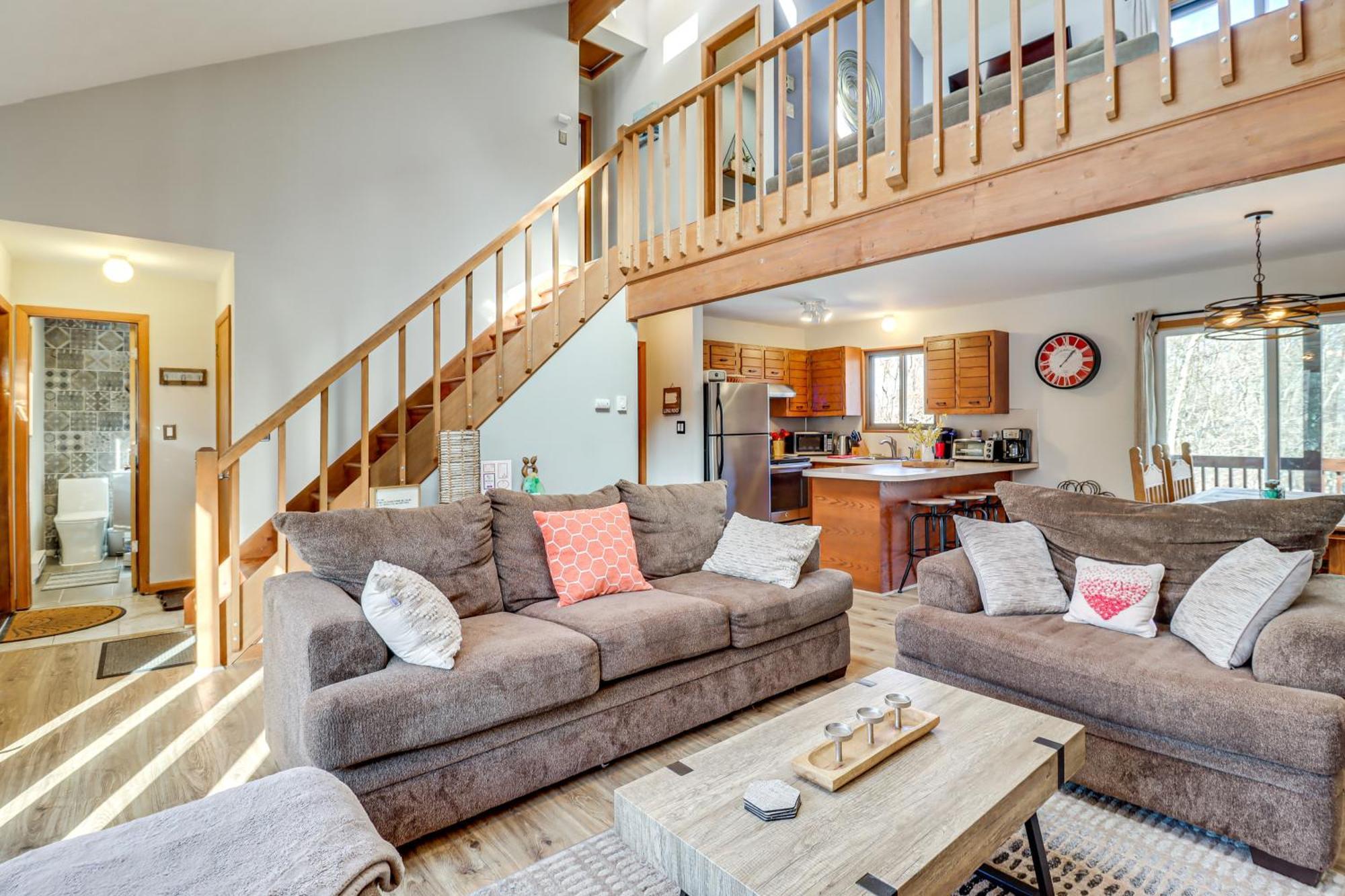 Poconos Home With Private Spa And Fire Pit Long Pond Esterno foto
