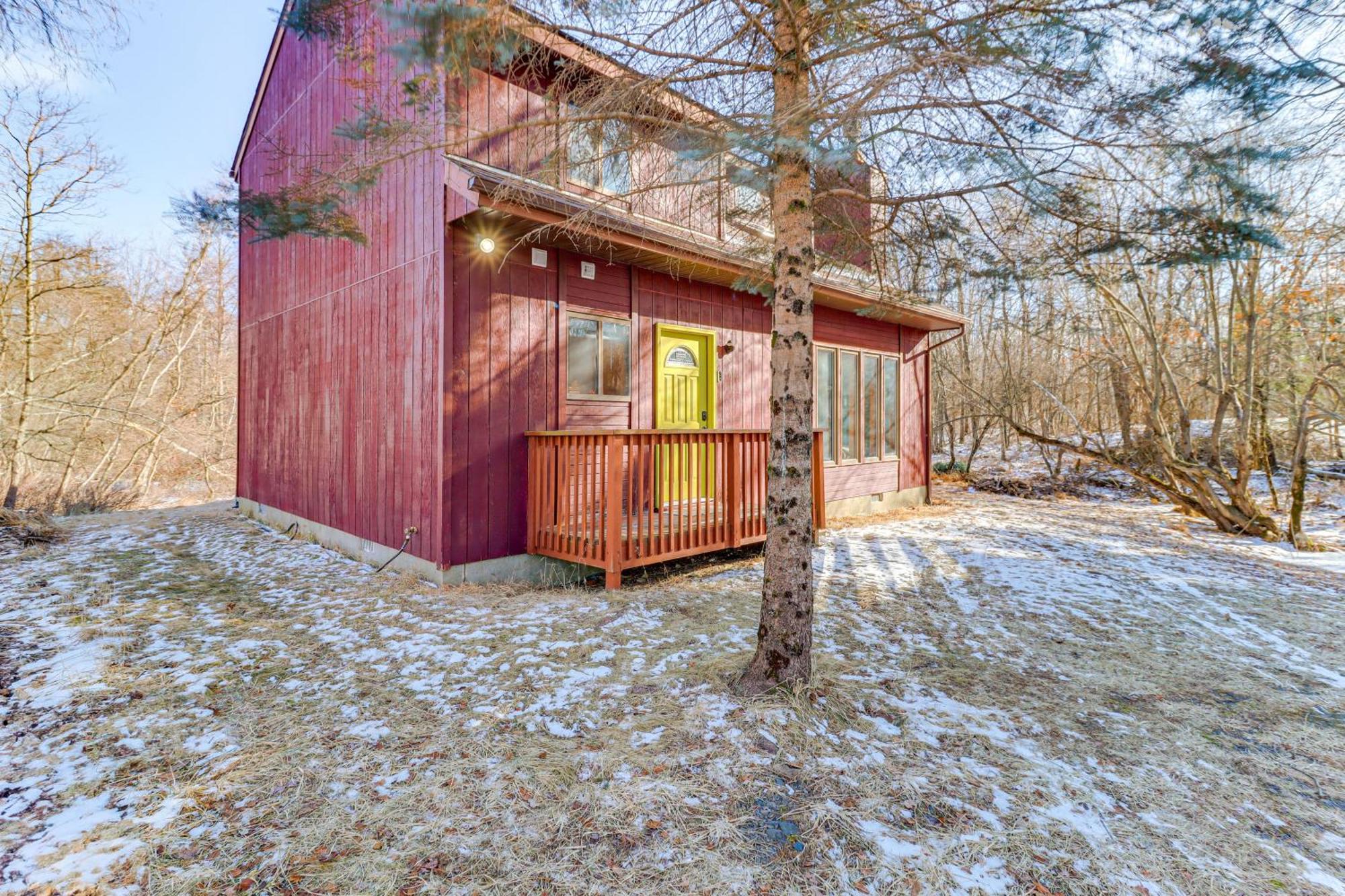 Poconos Home With Private Spa And Fire Pit Long Pond Esterno foto