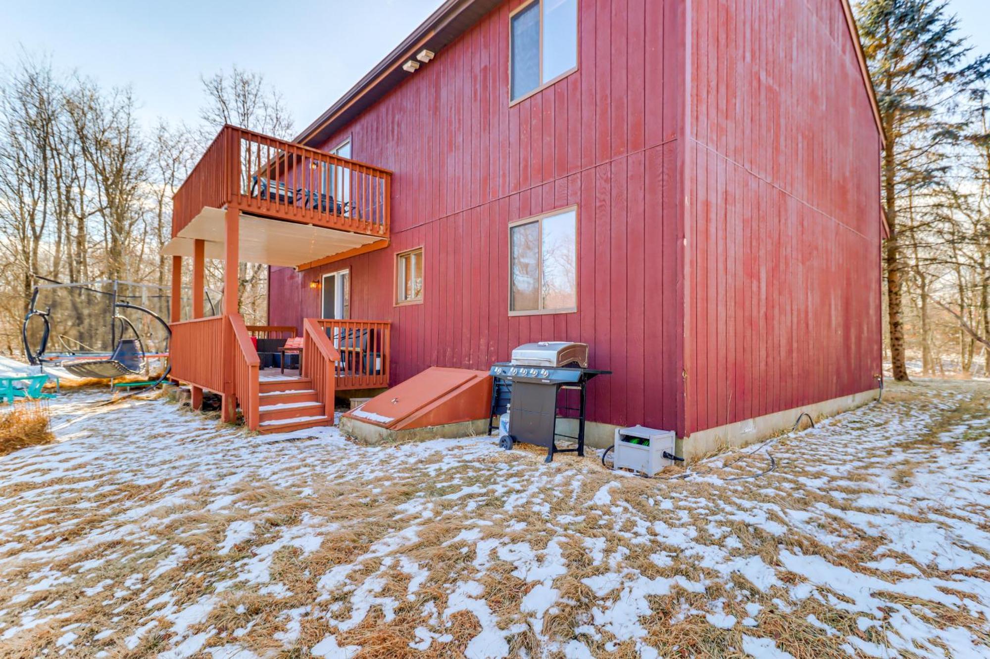 Poconos Home With Private Spa And Fire Pit Long Pond Esterno foto