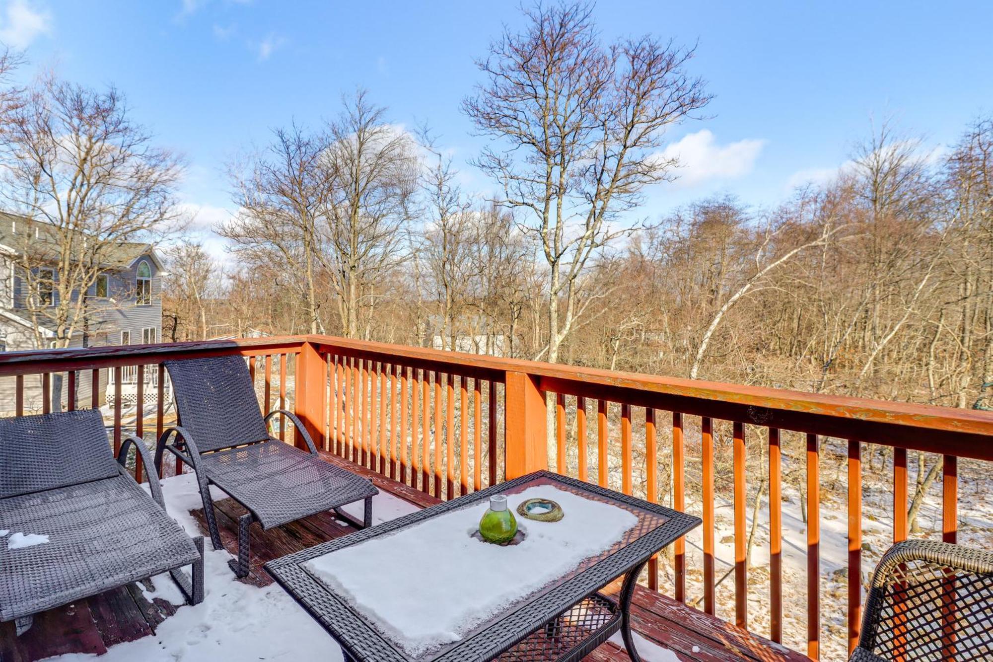 Poconos Home With Private Spa And Fire Pit Long Pond Esterno foto